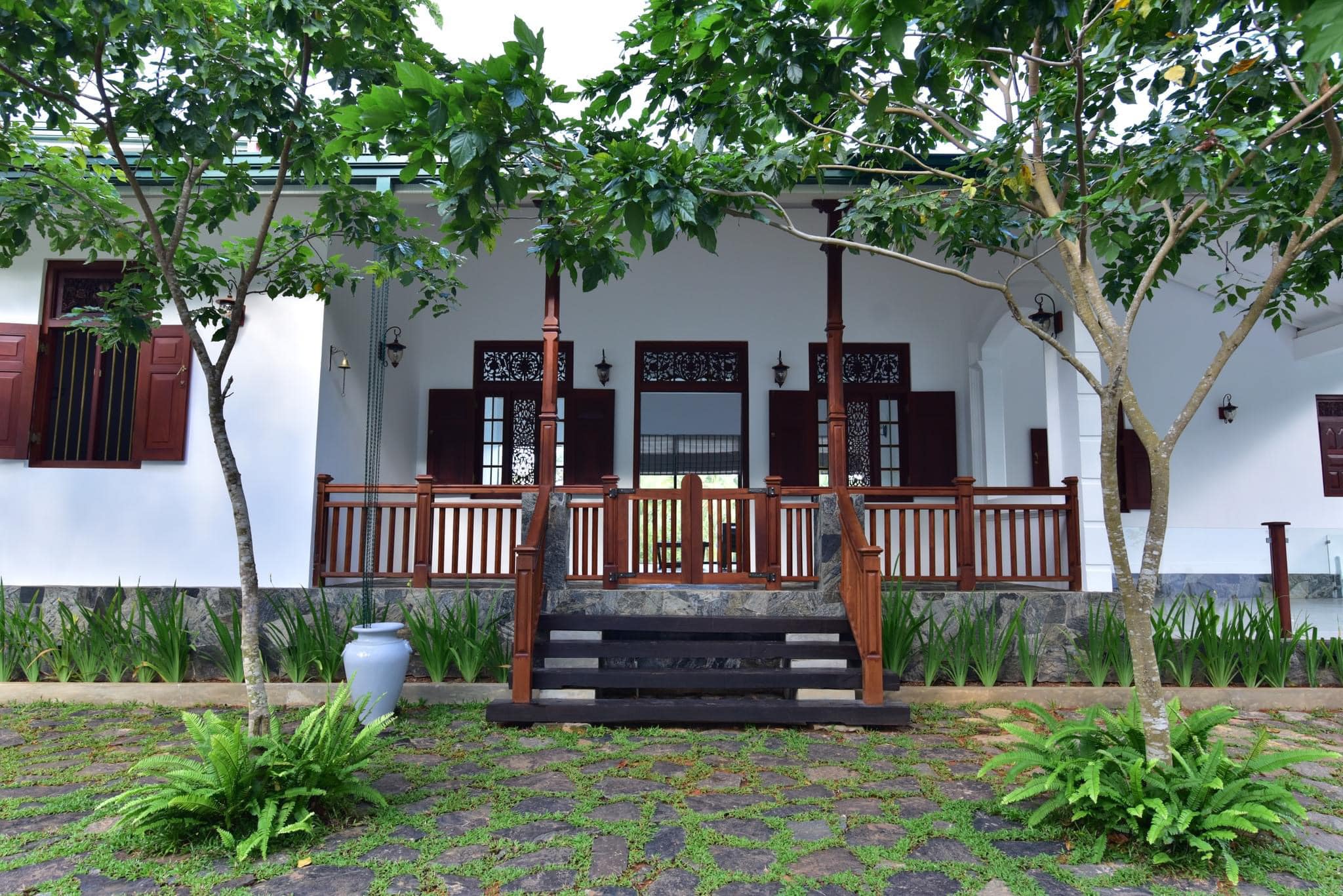 Iain Lake Winds Villa Galle